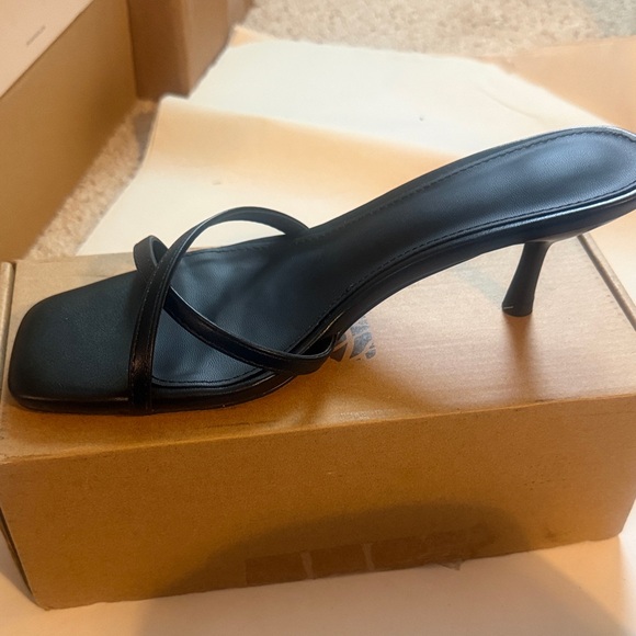 The Unbranded Brand Shoes - Black Strappy Kitten Heel Slide